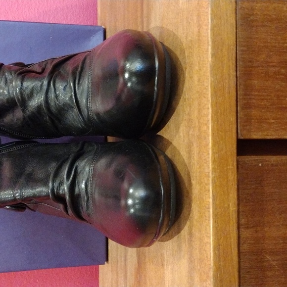 Indigo by Clarks women's Hedda Black Lea booties. EUC like new in box. Size 9M. - Picture 7 of 11